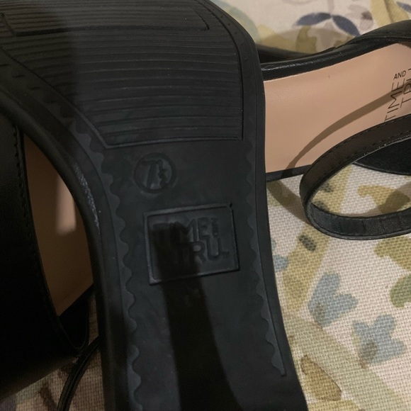 Time Thru Black Heels Size 7.5 - Picture 5 of 6